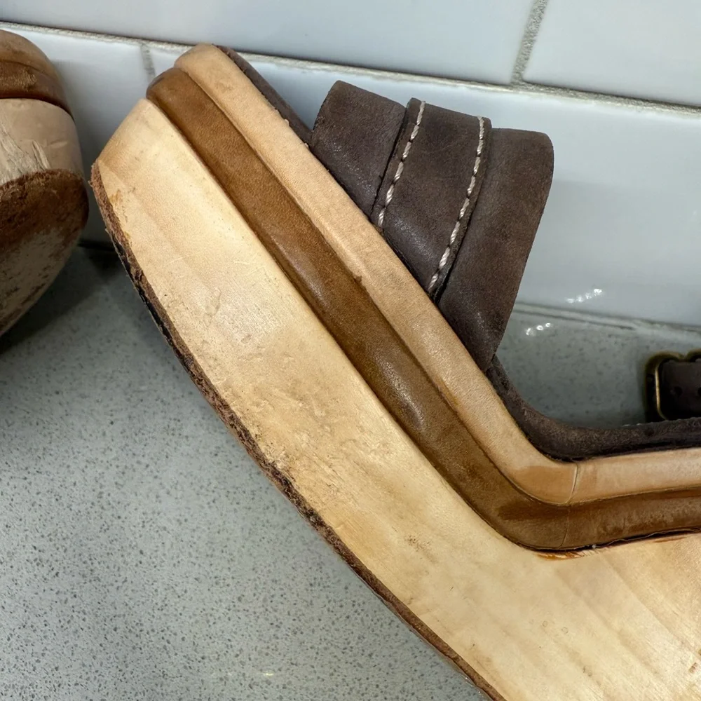 Chloe Brown Wood and Leather Wedge Sandals